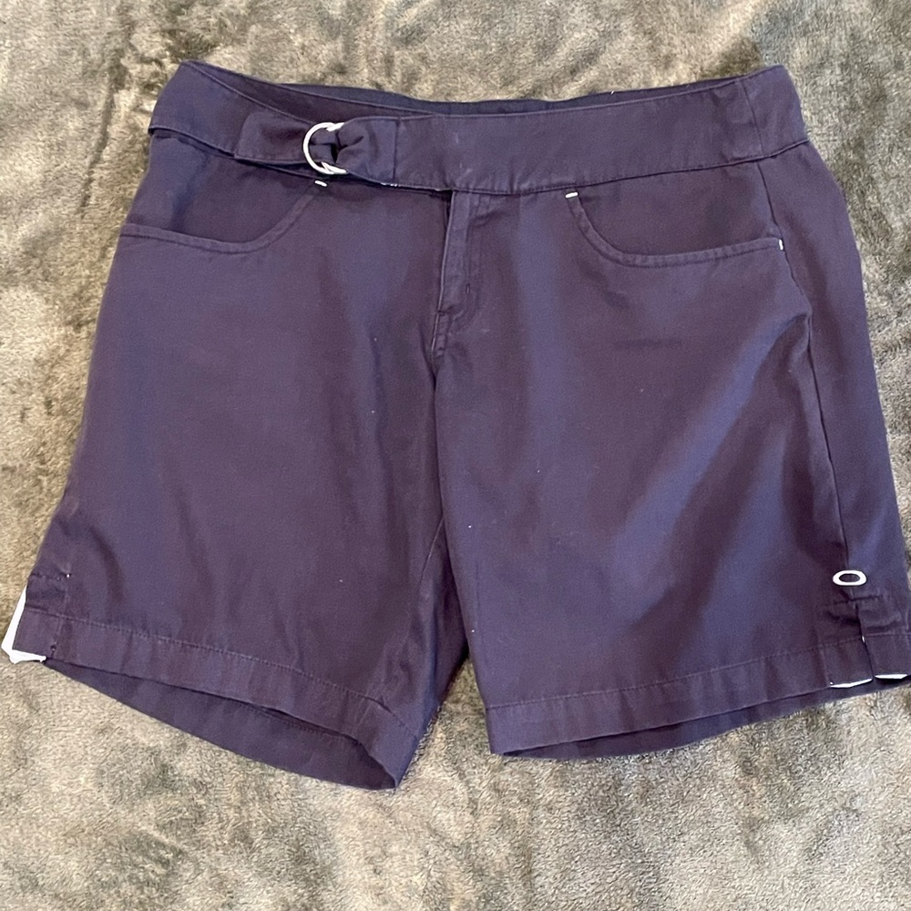 Woman's Black Oakley Hiking Outdoor Belted Shorts 8" Inseam Size 4